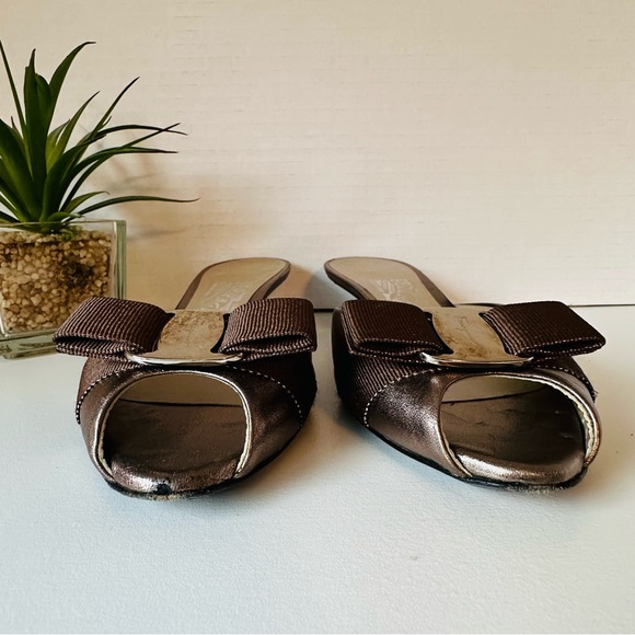 FERRAGAMO Mules Bronze Vara Bow Kitten Heel - Picture 7 of 12
